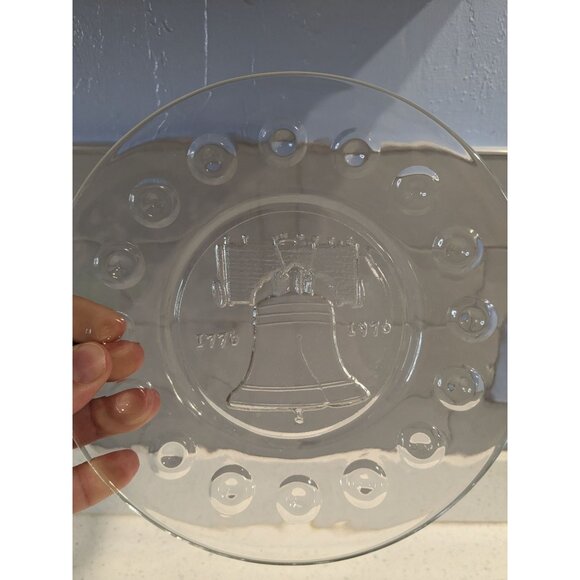 Bicentennial Colonial Glass Plates Set of 4 Anchor Hocking Liberty Bell - Picture 6 of 9